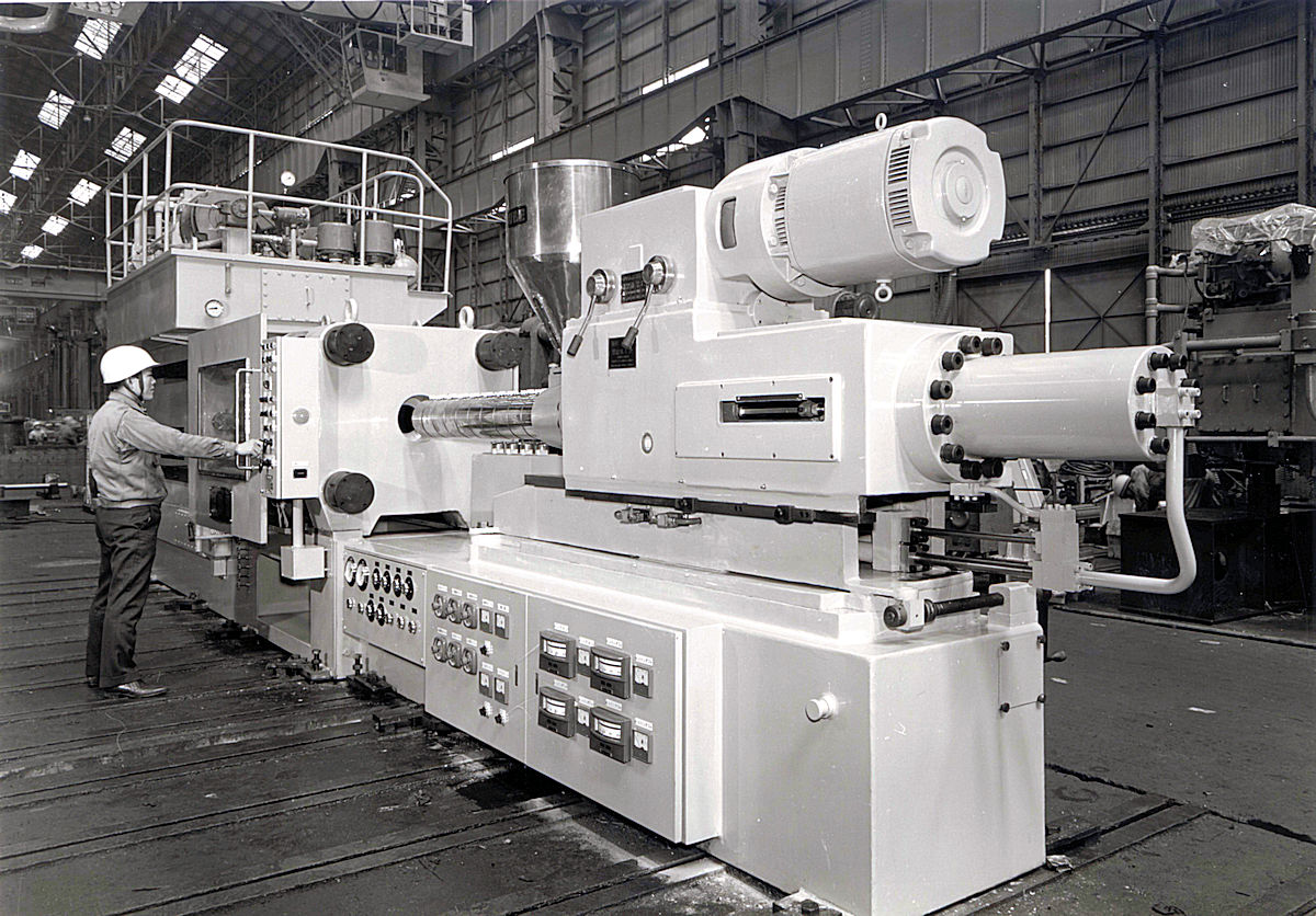 Ube Industries Injection Molding Machine No. 1