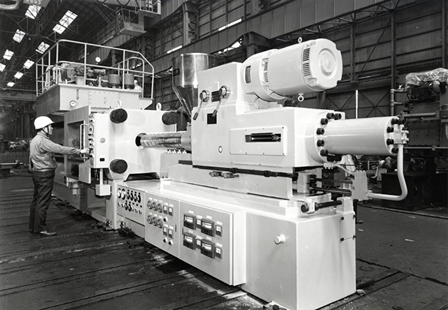Injection molding machine No. 1, 1967