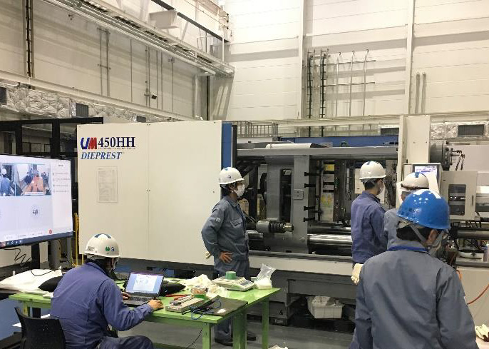 All electric toggle type injection molding machine
