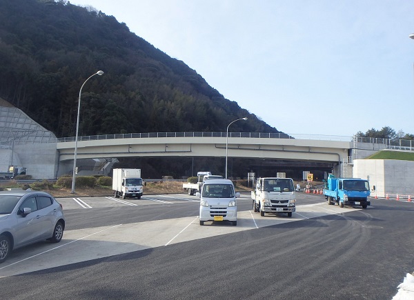 湯田PAスマートインターチェンジ橋