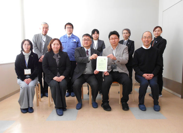 宇部市内の施設での贈呈式